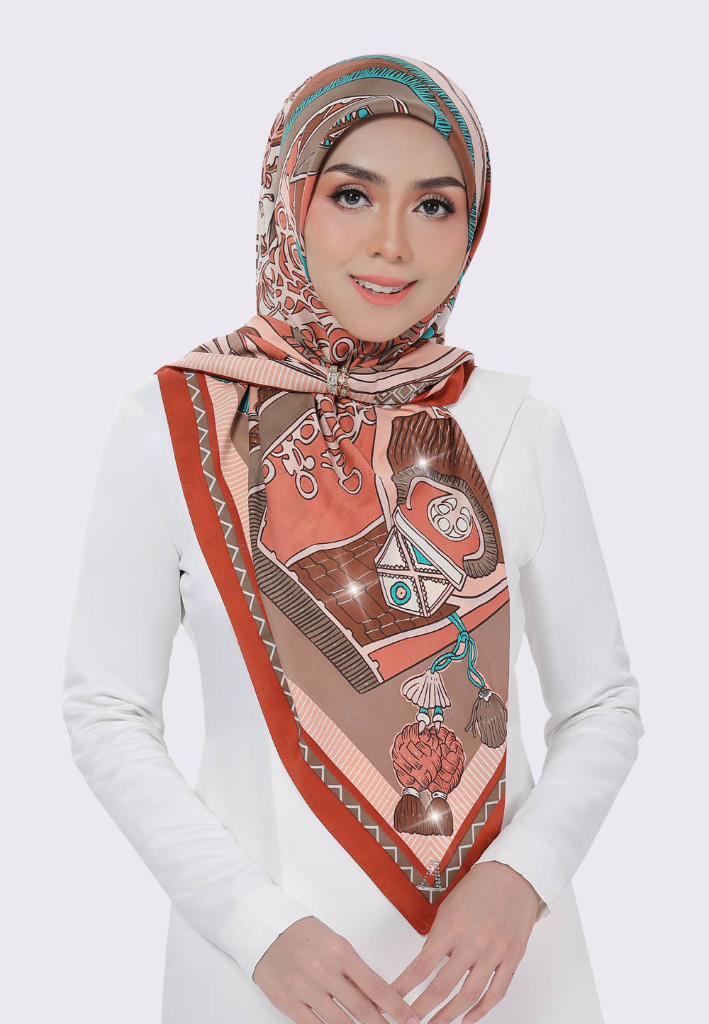 POETIC PEAK TWILL IN PALE BROWN (DIAMOND)